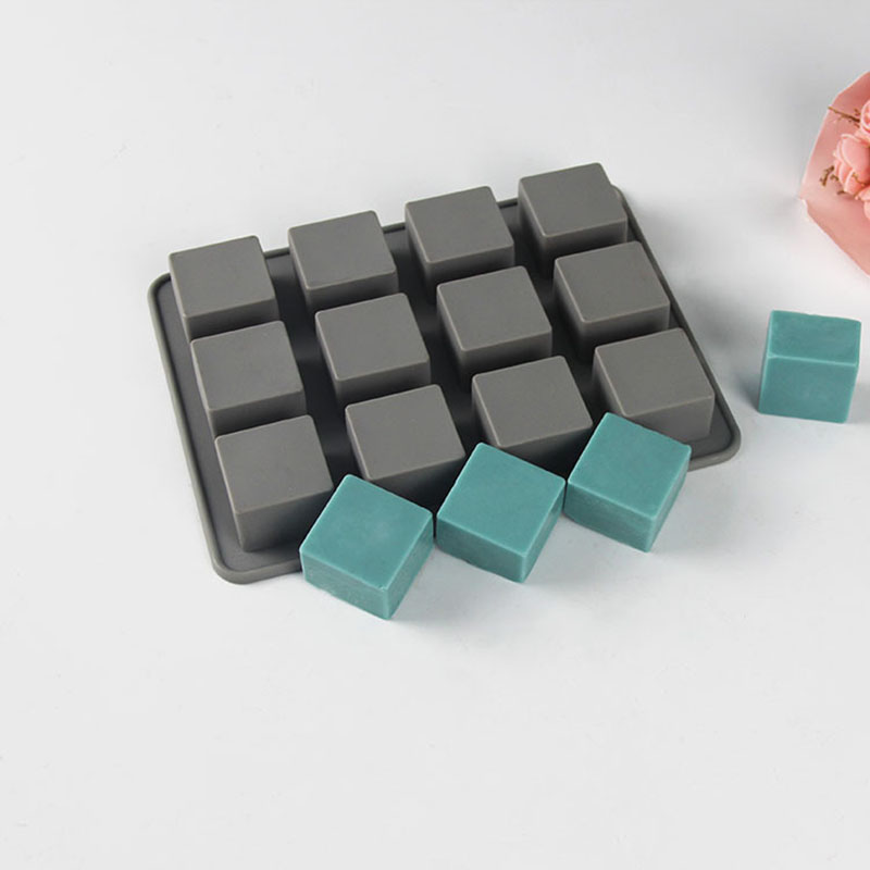 Moules en silicone à 12 cavité - Soap Making Store avis et prix
